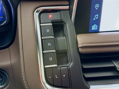 Used 2024 Chevrolet Tahoe High Country w/ Advanced Technology Package image 18