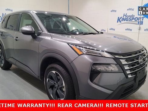 Used 2024 Nissan Rogue SV image 2