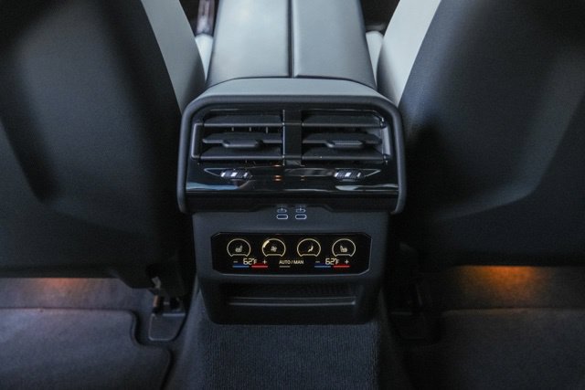 Used 2025 BMW M5 w/ Carbon Package AWD/4WD image 54