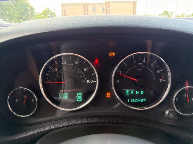 Used 2015 Jeep Wrangler Unlimited Rubicon w/ Connectivity Group AWD/4WD image 20