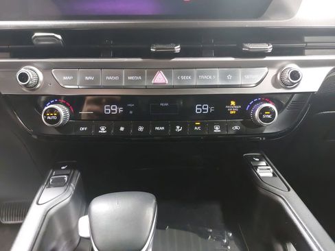 Used 2025 Kia Telluride S AWD/4WD image 21