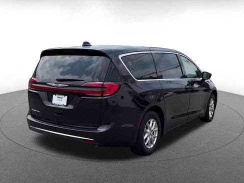 Used 2024 Chrysler Pacifica Touring-L FWD image 15
