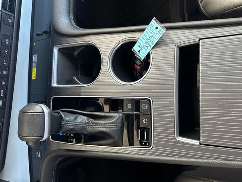 Certified 2025 Toyota Sienna XLE FWD image 31