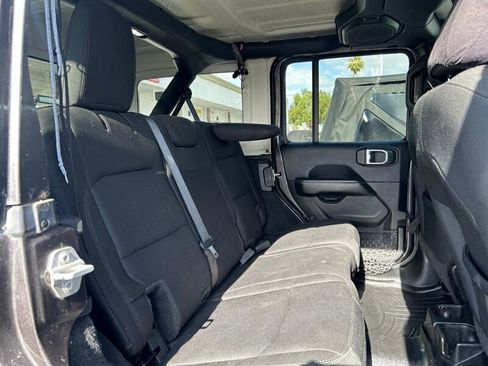 Used 2019 Jeep Wrangler Unlimited Sahara w/ Uconnect 4C Nav & Sound Group AWD/4WD image 40