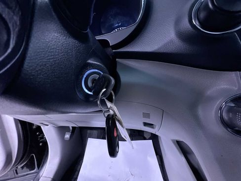 Used 2013 Toyota Highlander SE image 17