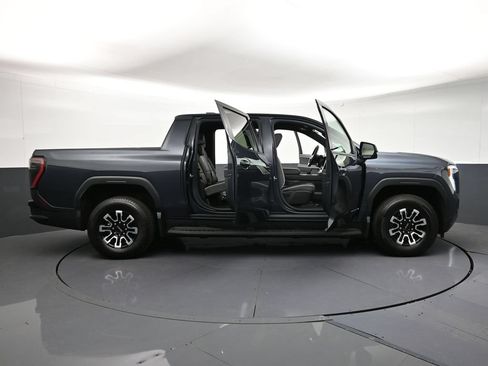 Used 2026 GMC Sierra EV Elevation AWD/4WD image 32