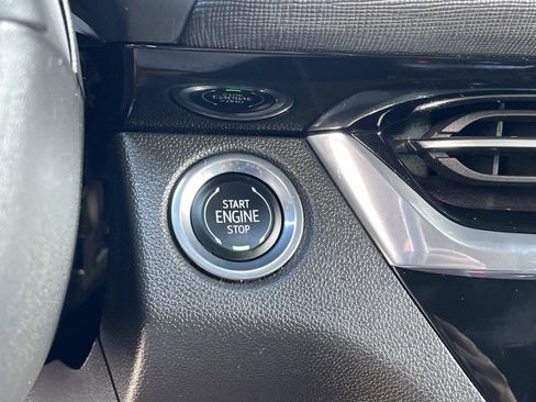 Used 2025 Buick Envista Sport Touring image 19