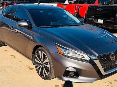 Used 2020 Nissan Altima 2.5 Platinum image 1