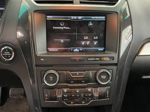 Used 2016 Ford Explorer XLT w/ Equipment Group 202A AWD/4WD image 13