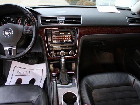Used 2013 Volkswagen Passat TDI SEL Premium image 35