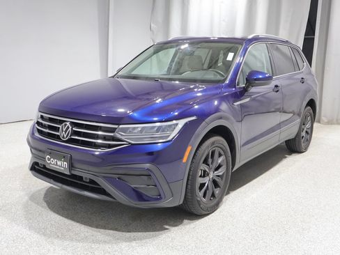 Used 2022 Volkswagen Tiguan SE w/ Panoramic Sunroof Package AWD/4WD image 6