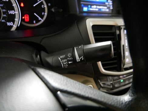 Used 2017 Honda Accord EX image 30