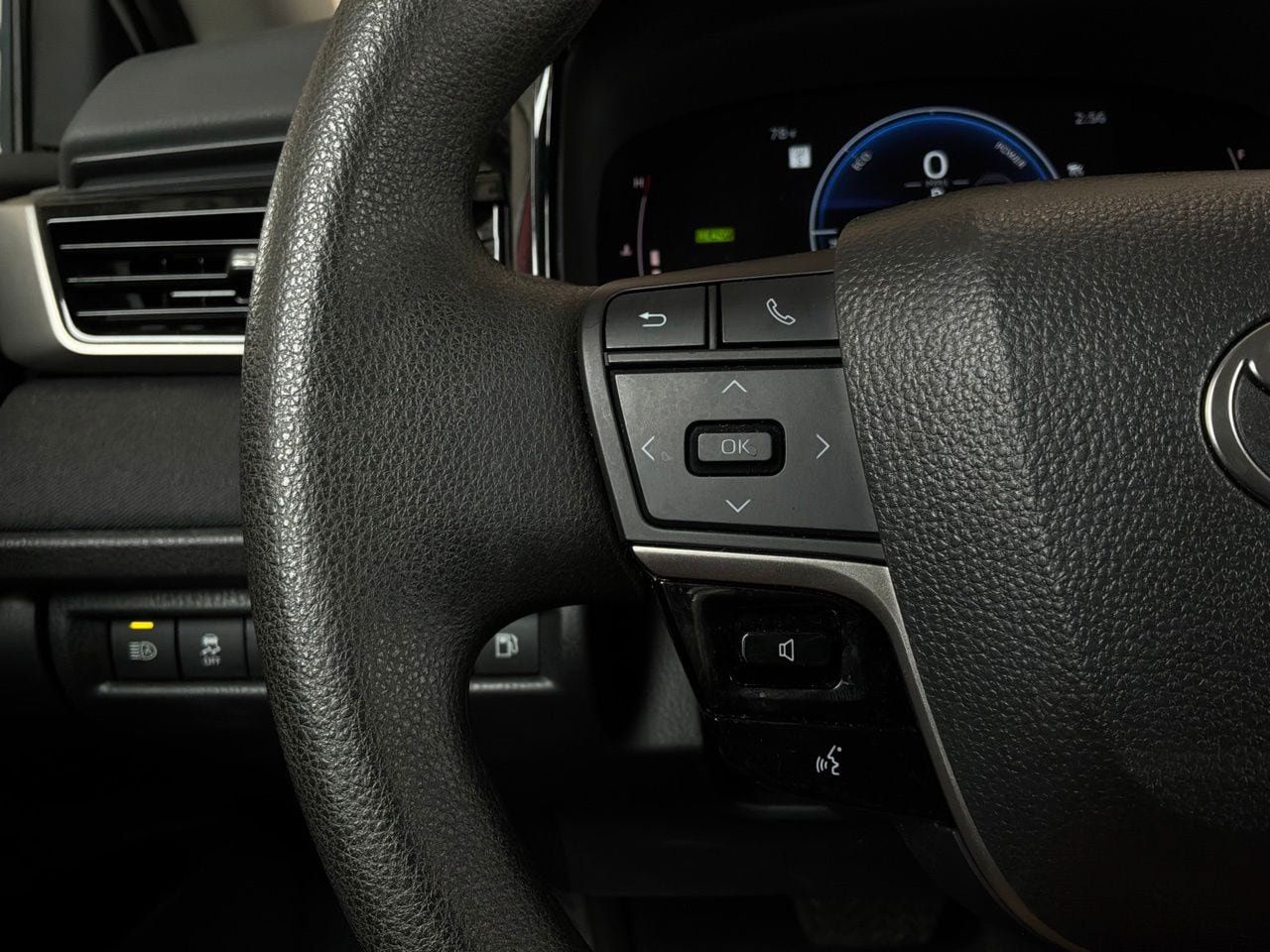 Used 2025 Toyota Camry LE FWD image 35