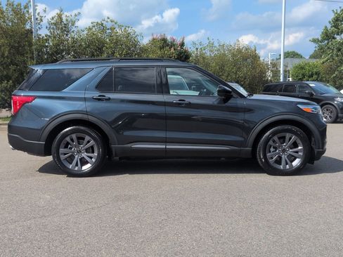 Certified 2022 Ford Explorer XLT w/ Equipment Group 202A RWD image 3