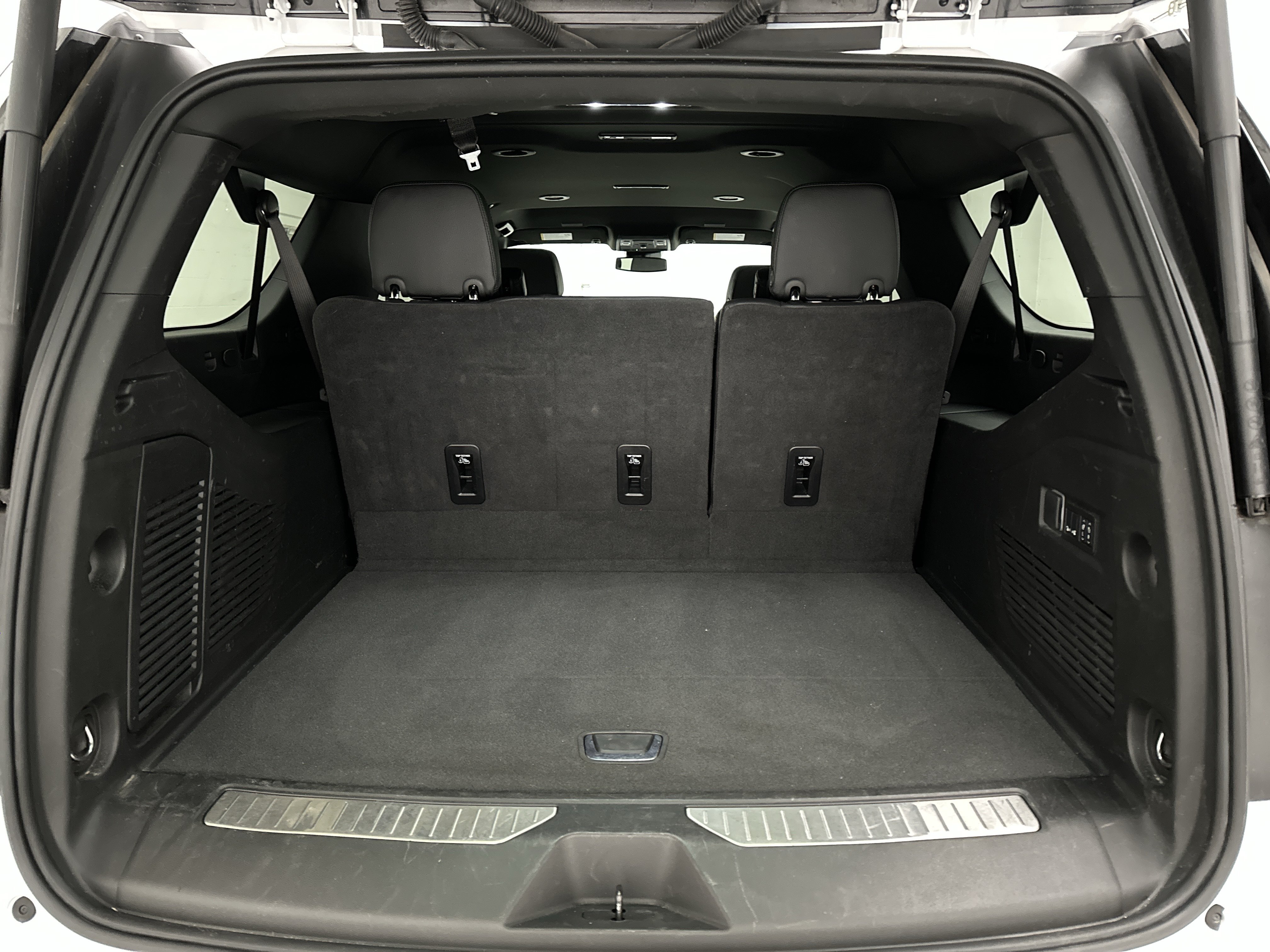 Used 2025 GMC Yukon XL Denali AWD/4WD image 16