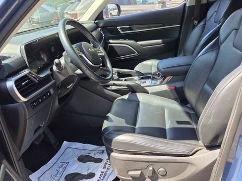 Used 2025 Kia Telluride S FWD image 5