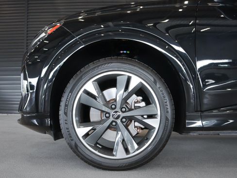 Used 2024 Audi Q4 e-tron Premium AWD/4WD image 5