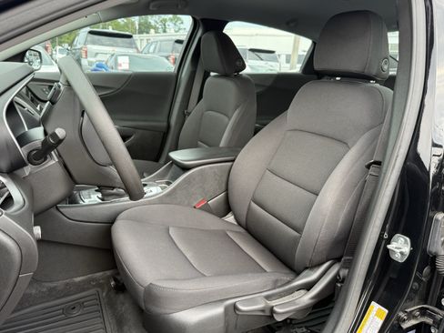 Used 2025 Chevrolet Malibu LS FWD image 16