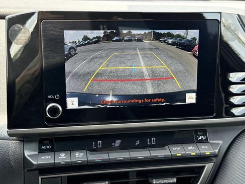 Used 2025 Toyota Camry SE FWD image 10