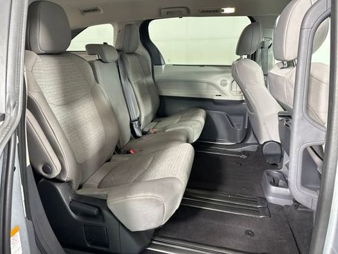 Used 2024 Toyota Sienna LE image 27