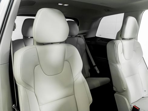 Used 2025 Volvo XC90 B6 Ultra w/ Protection Package Premier image 30