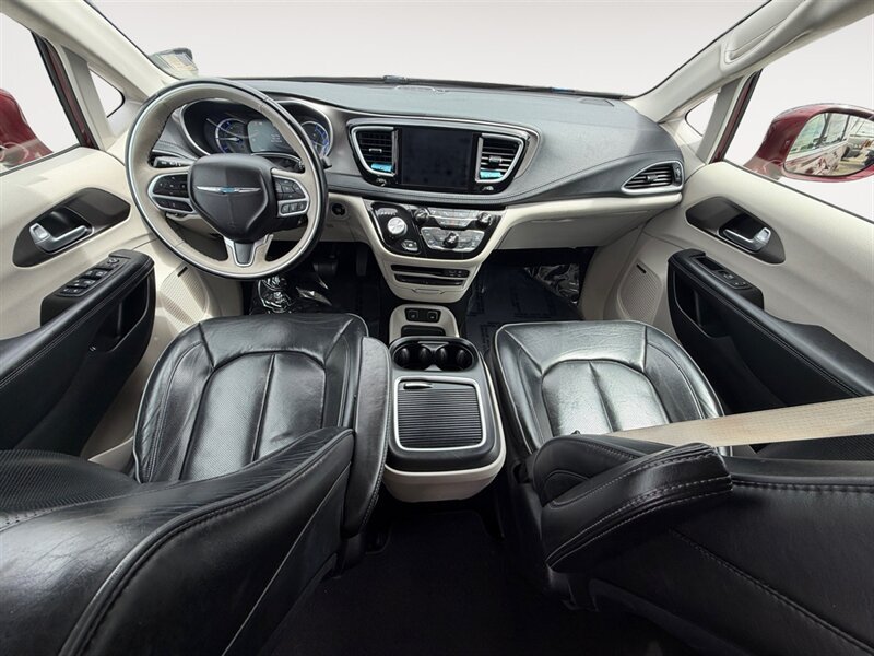 Used 2018 Chrysler Pacifica Limited w/ Advanced Safetytec Group FWD image 11