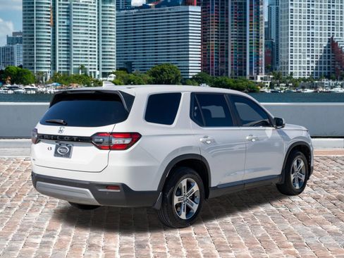Certified 2025 Honda Pilot EX-L image 6