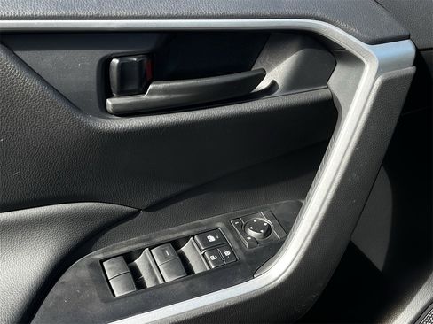 Used 2025 Toyota RAV4 LE image 20