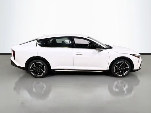 New 2025 Kia K4 GT-Line image 8