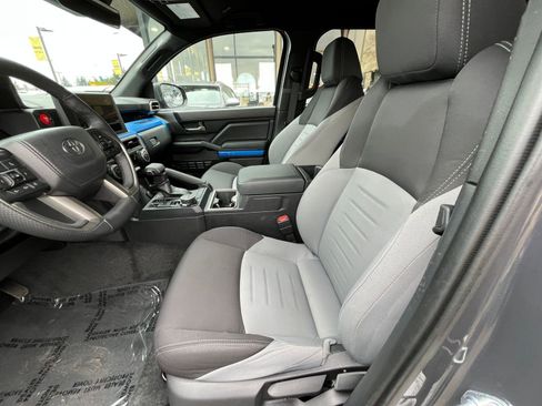 Used 2025 Toyota Tacoma TRD Off-Road image 27