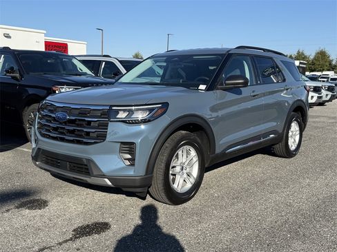 Certified 2025 Ford Explorer Active image 9