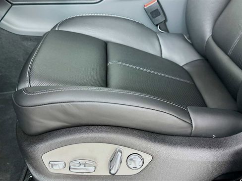 New 2025 Porsche Macan image 12