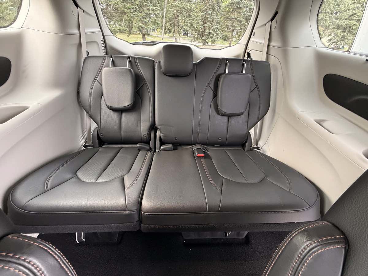 Used 2019 Chrysler Pacifica Touring-L FWD image 14