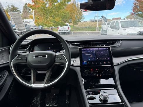 New 2025 Jeep Grand Cherokee L Limited w/ Trailer Tow Package image 30