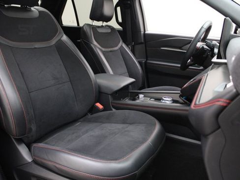 Certified 2025 Ford Explorer ST AWD/4WD image 5