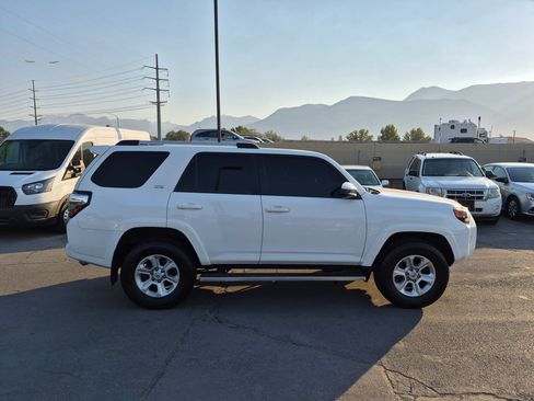 Used 2022 Toyota 4Runner SR5 AWD/4WD image 2