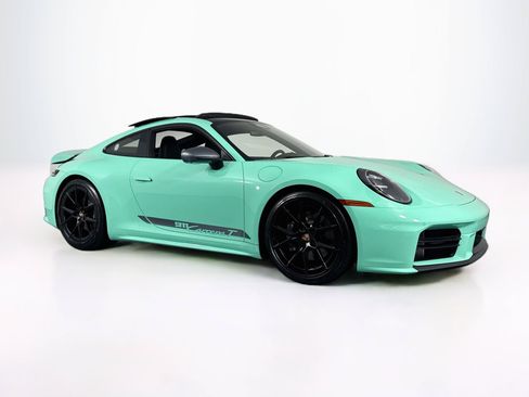 Used 2026 Porsche 911 Carrera T RWD image 3