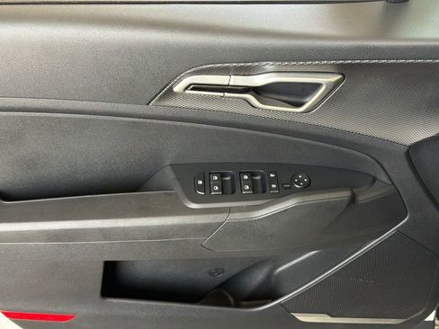 Used 2025 Kia Sportage LX FWD image 3