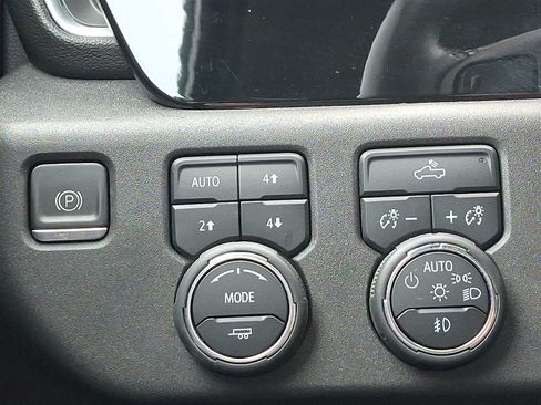 Used 2023 Chevrolet Silverado 1500 RST w/ Z71 Off-Road Package AWD/4WD image 25