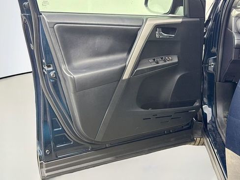 Used 2018 Toyota RAV4 XLE image 15