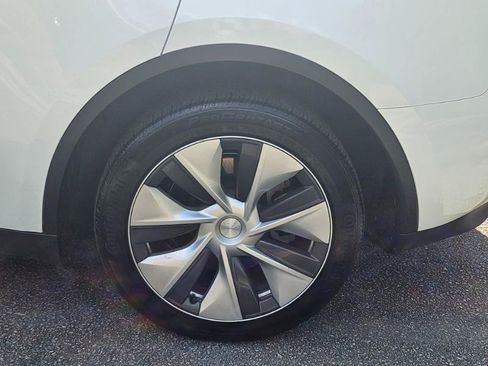 Used 2023 Tesla Model Y Long Range AWD/4WD image 18