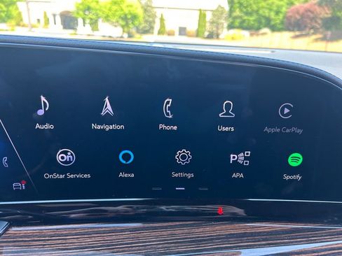 Used 2023 Cadillac Escalade Premium Luxury RWD image 33