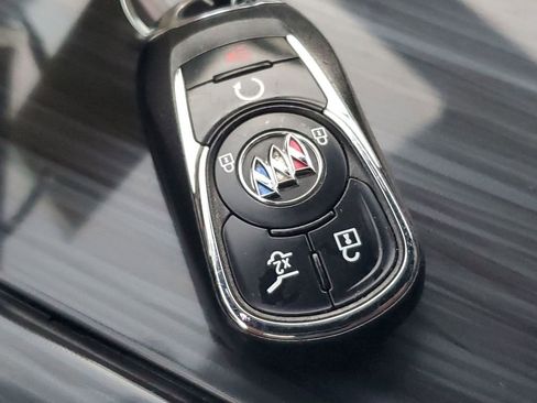 Used 2023 Buick Enclave Essence image 39