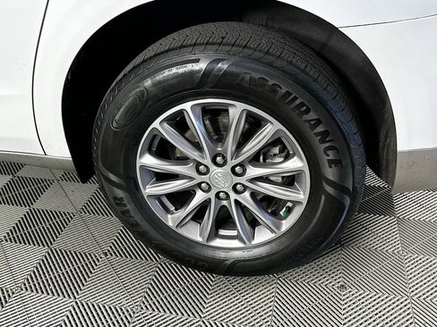 Used 2022 Buick Enclave Essence image 39