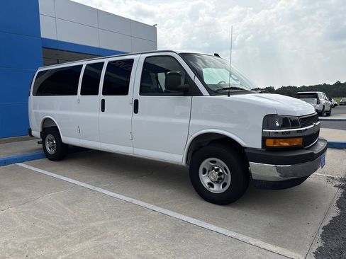 Certified 2025 Chevrolet Express 3500 LT w/ LT Preferred Equipment Group RWD image 2