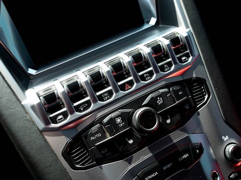 Used 2014 Lamborghini Aventador LP 700-4 image 39