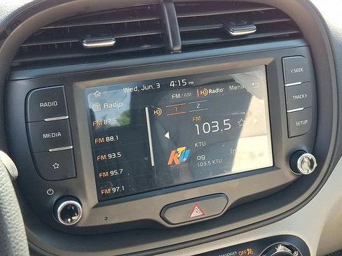 Used 2025 Kia Soul LX FWD image 17