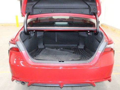 Used 2021 Toyota Camry XSE image 14