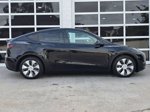 Used 2023 Tesla Model Y Long Range AWD/4WD image 3