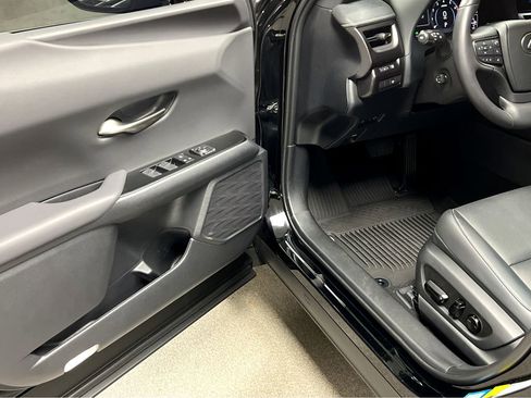 Certified 2024 Lexus UX 250h 250h Premium image 8